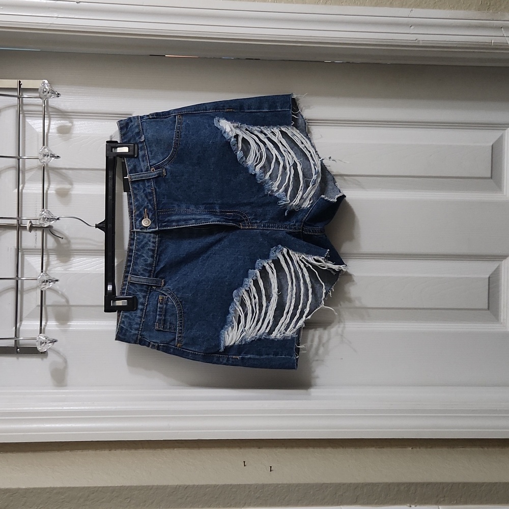Fashion Nova distressed shorts, NWT